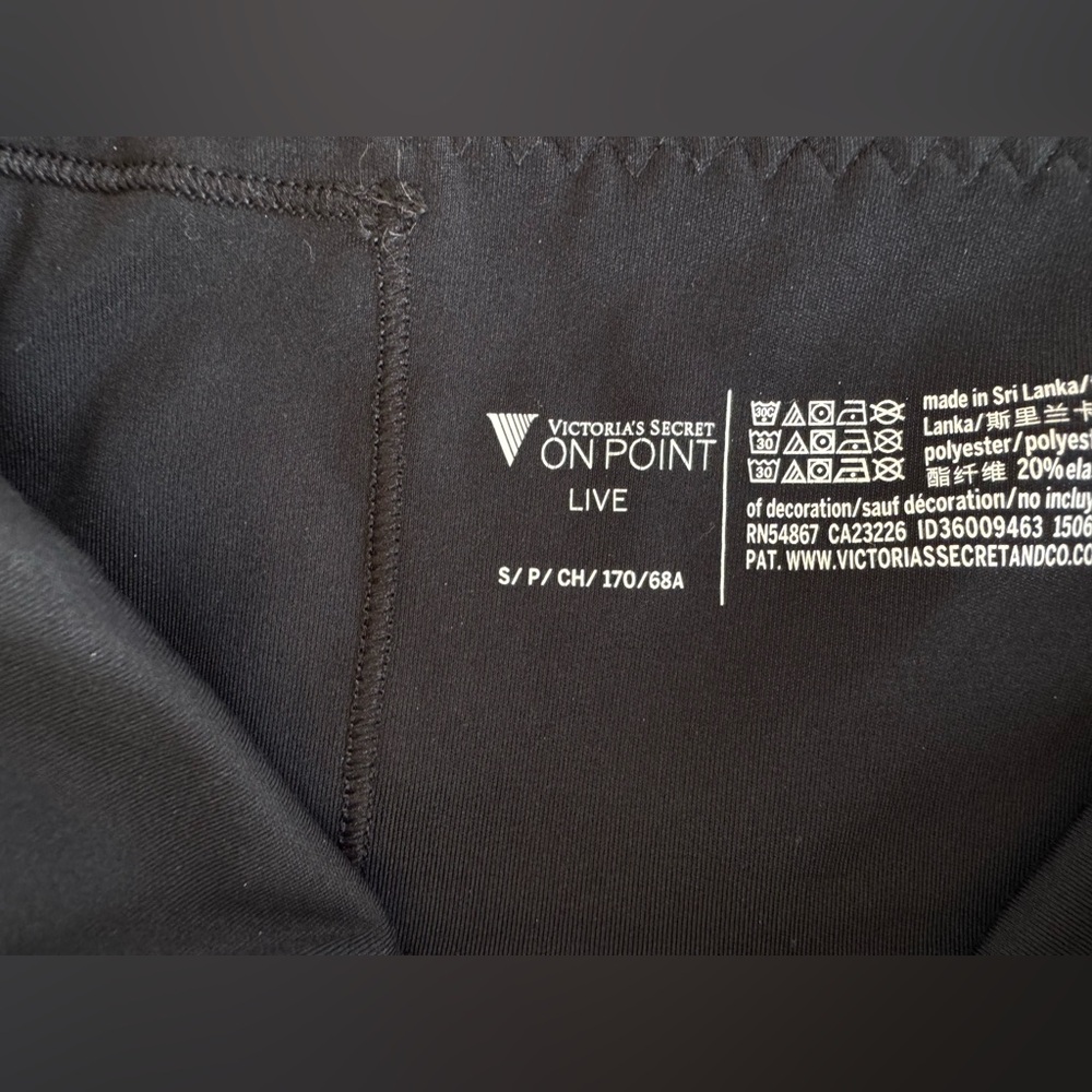 ✨Victorias Secret Sport Cropped Black V- Waisted Leggings✨
Size: Small - Picture 7 of 9